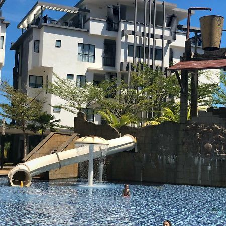 Swiss Garden Residence Pool Sea View Beach Resort Luxury Apartment & Family Suite Kuantan Esterno foto