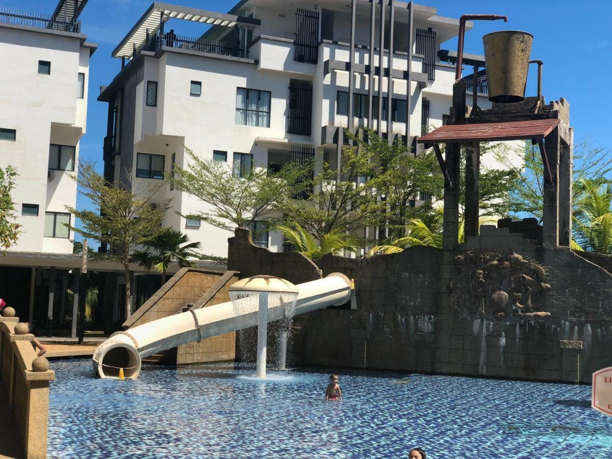 Swiss Garden Residence Pool Sea View Beach Resort Luxury Apartment & Family Suite Kuantan Esterno foto