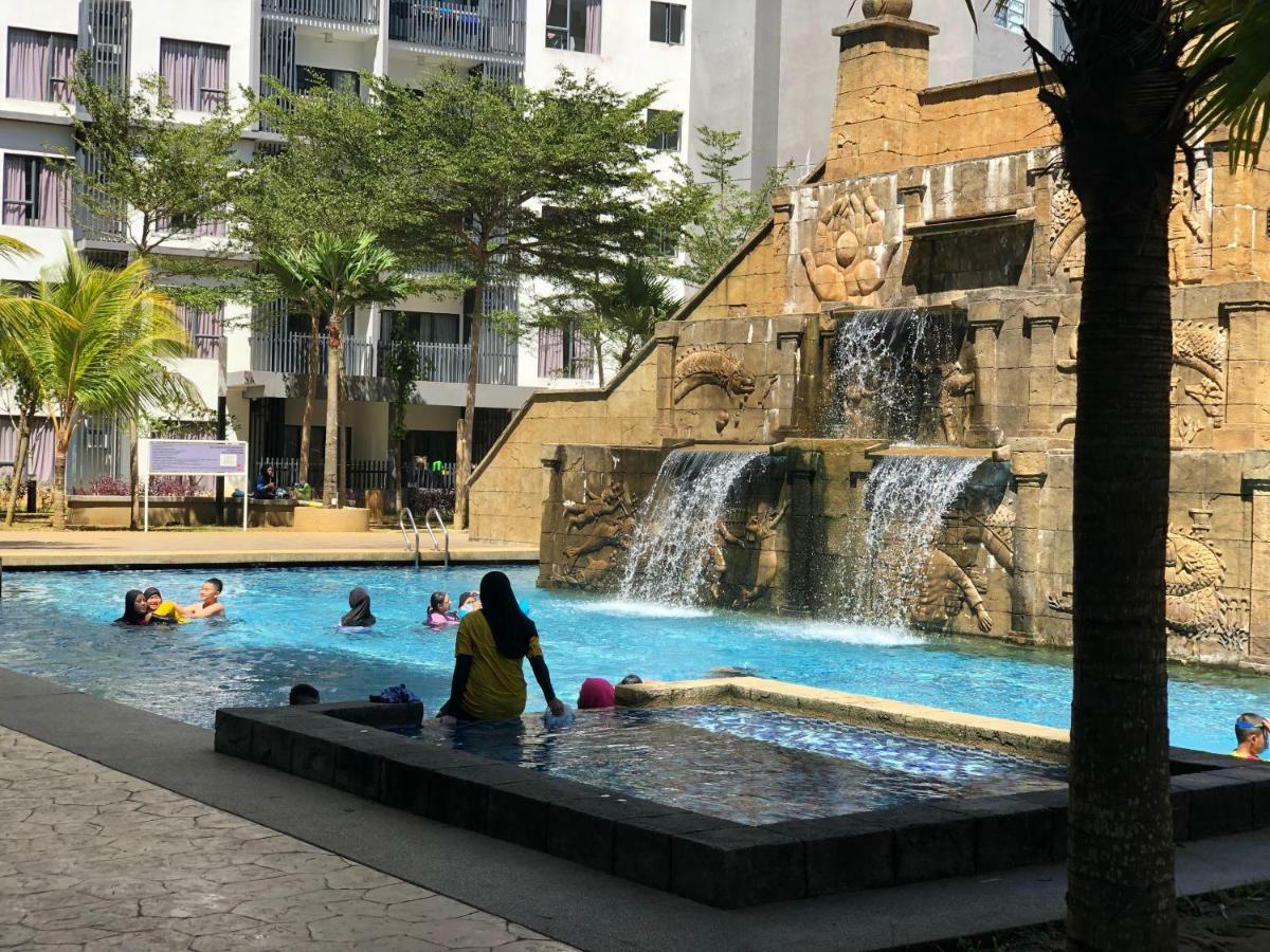 Swiss Garden Residence Pool Sea View Beach Resort Luxury Apartment & Family Suite Kuantan Esterno foto