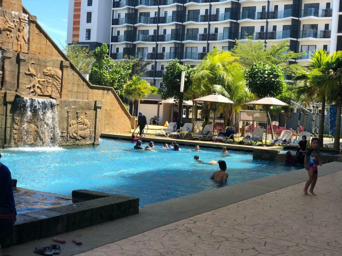 Swiss Garden Residence Pool Sea View Beach Resort Luxury Apartment & Family Suite Kuantan Esterno foto